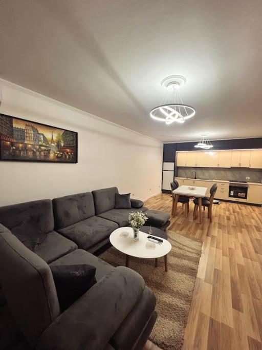 Art'S Apartment Tirana Exterior photo